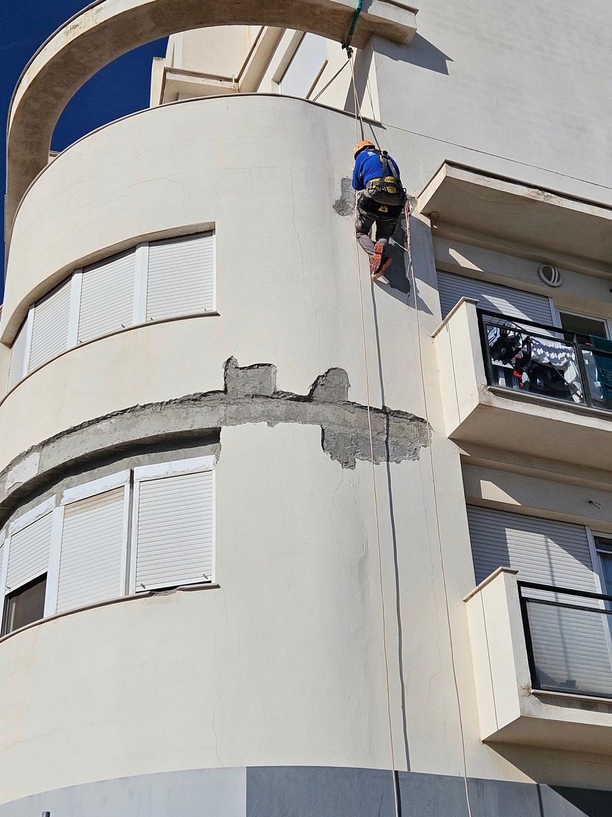 Rehabilitación de fachada blanca