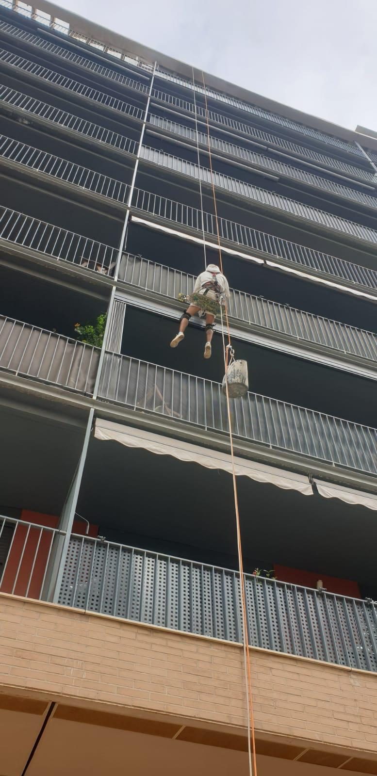 Trabajo vertical en fachada